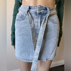 Guess light wash denim skirt